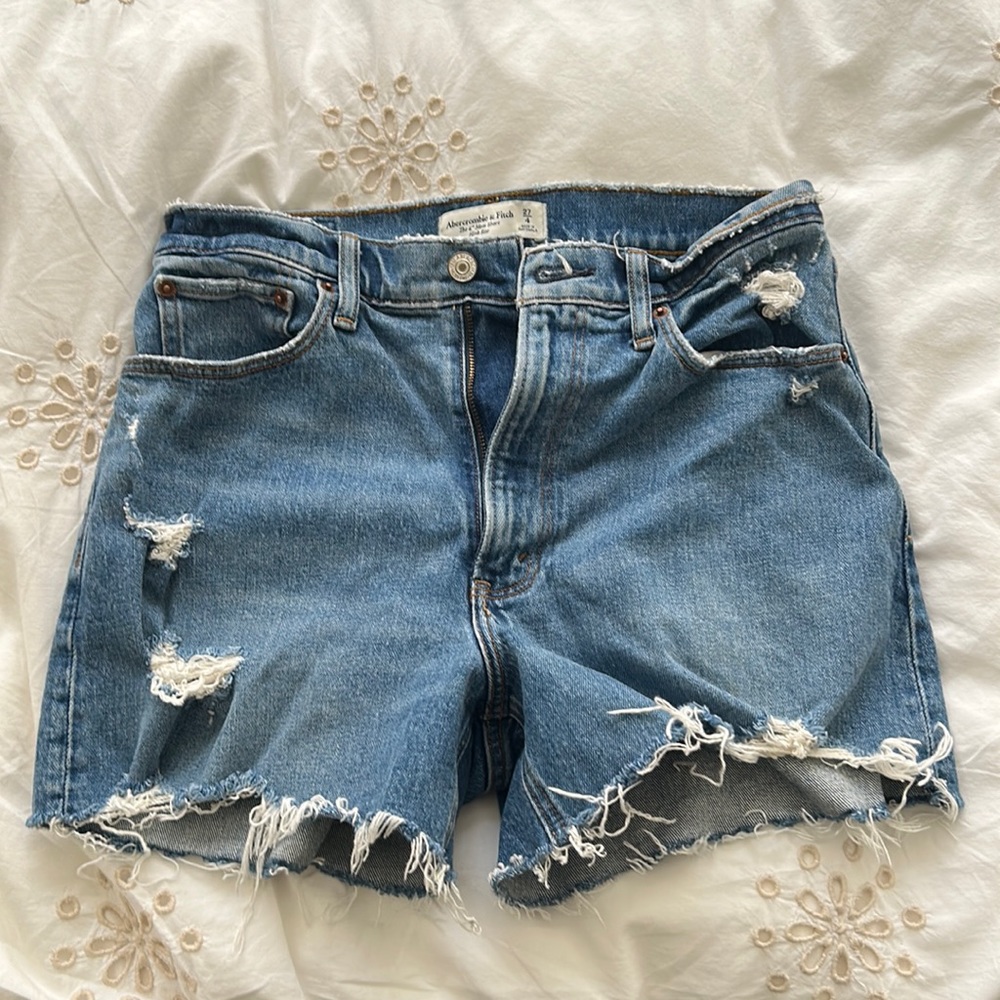 Abercrombie & Fitch 4” Denim Mom Short High Rise size 27 or size 4